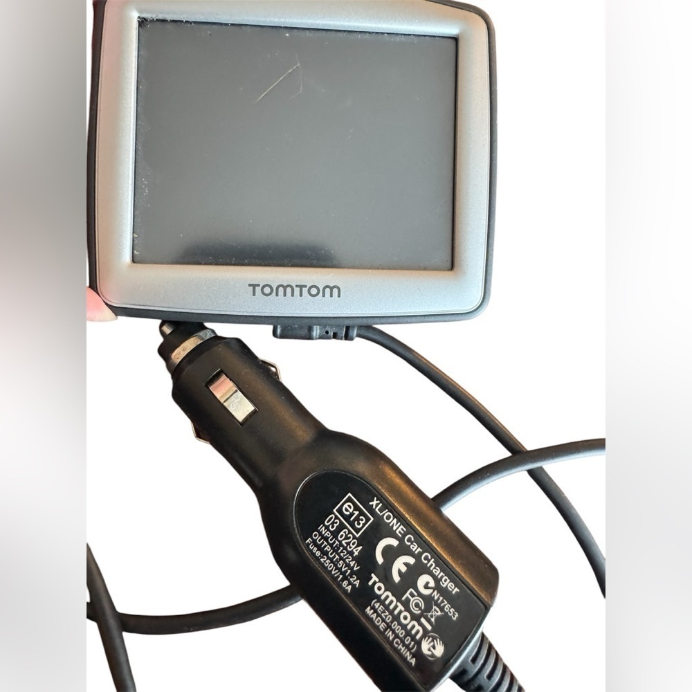 Tom Tom One N14644 GPS 3.5" screen & Car Charging Cord